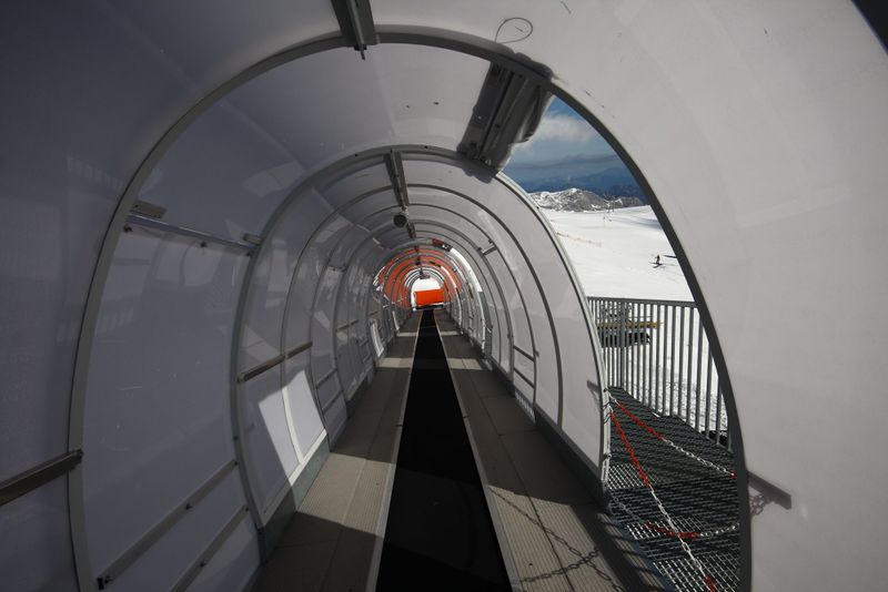 Datei:Förderband Skyline 93370 2015-06-25.jpg