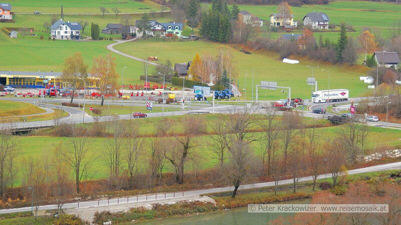Datei:Kreisverkehr Trautenfels.jpg