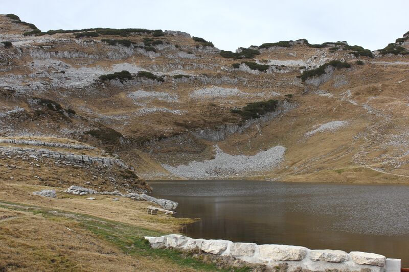 Datei:Augstsee loser 88716 2018-11-04.jpg