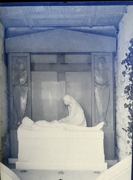 Datei:Familiengruft der Grafen Lamberg 04.jpeg