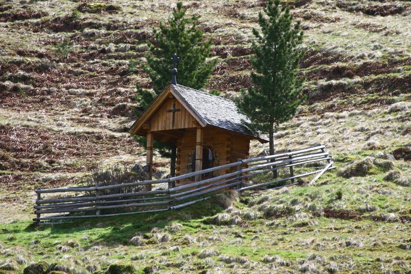 Datei:Kapelle strickeralm 55598 2014-05-02.jpg