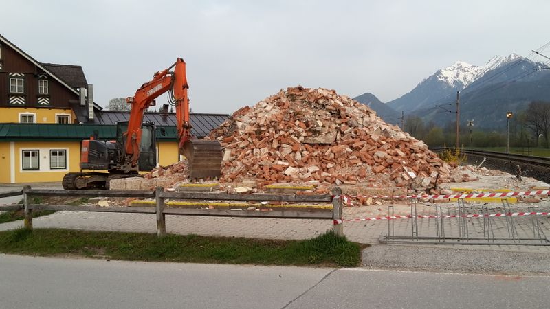 Datei:Bahnhof Aich1.jpg