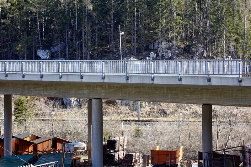 Datei:Eisenbahnbrücke girtstatt-30009-2023-04-22.jpg