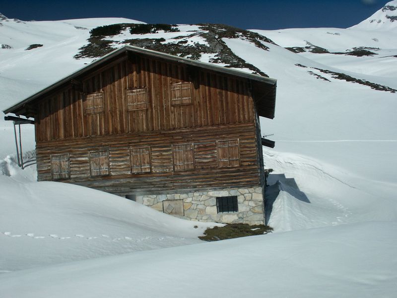 Datei:Giglachseehütte 42424 2004-05-25.jpg