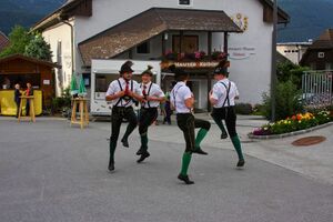 Schuhplattler weißenbach-haus 93592 2015-06-25.jpg