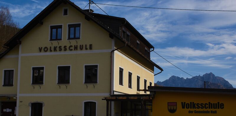 Datei:Volksschule hall-0392-2021-10-31.jpg