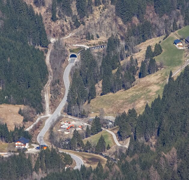 Datei:Tunnel Ratzengraben-1000-2014-03-20.jpg