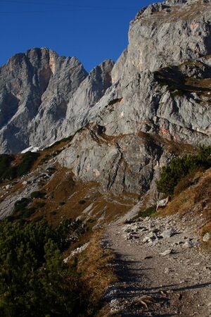 Dachsteinmassiv-südwand 24751 2008-11-05.jpg