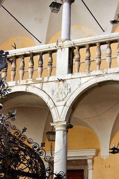 Datei:Innere Burghof-1008-2023-05-04.jpg