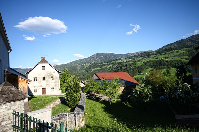 Datei:Pfarrhof assach-1000-2013-05-15.jpg