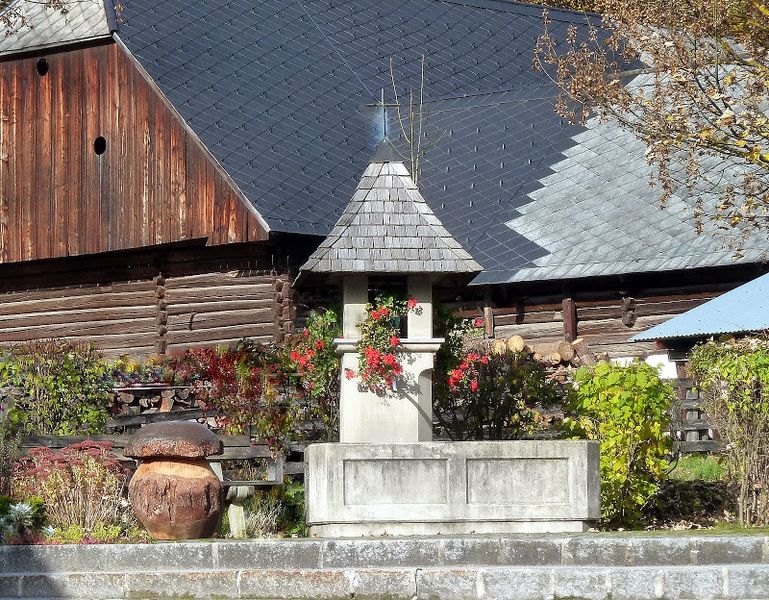 Datei:Ortsbrunnen-bärndorf1660161.JPG