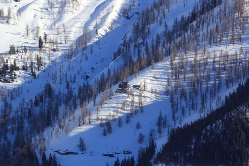 Datei:Austriahütte-black shadow 66028 2018-01-27.jpg