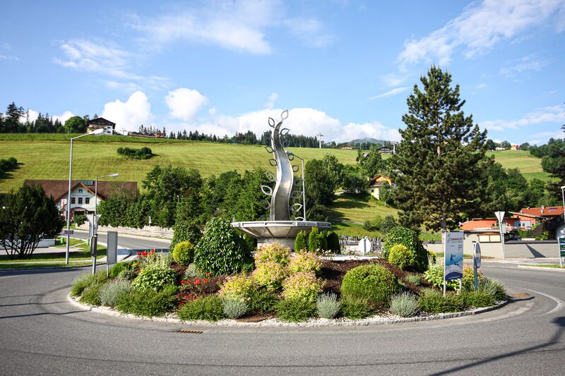 Datei:Kreisverkehr rohrmoos schladming-1002-2013-06-23.jpg
