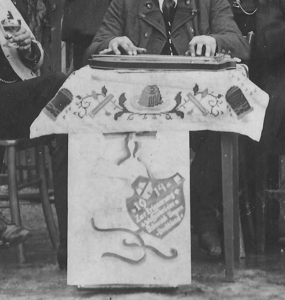 Datei:Gröbming Seebacher Waffenbrüder 1914.jpg