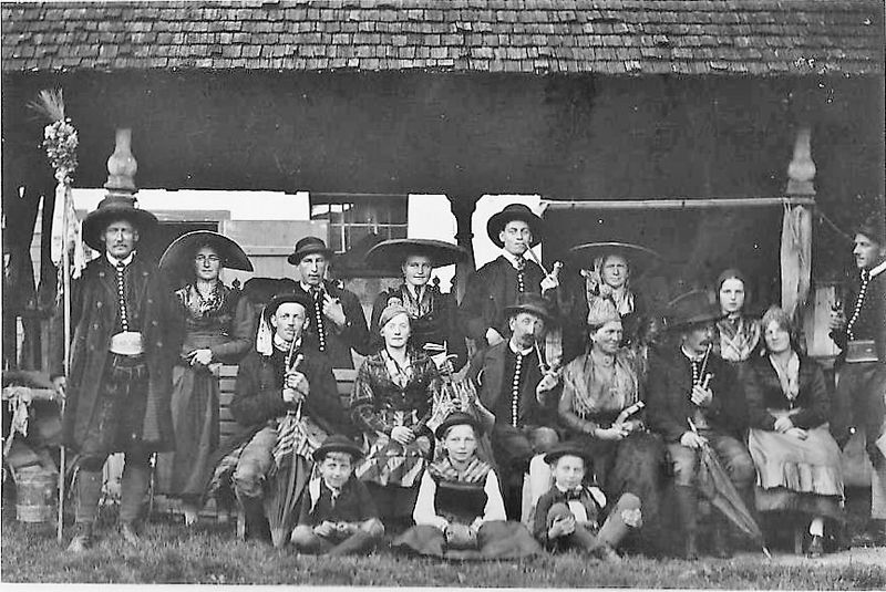 Datei:Trachtengruppe Unterburg0012.jpg