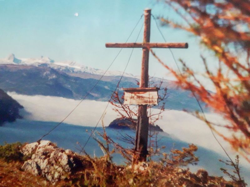 Datei:Gindl-Hörndl-Gipfelkreuz zwei Leo Berger.jpg