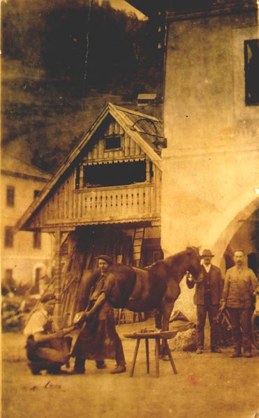 Datei:Wagnerei Holly und Schmiede.jpg