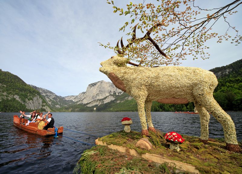 Datei:Narzissenfest Hirsch.jpg