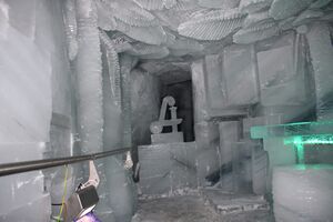 Eispalast dachsteingletscher 92994 2015-06-25.jpg