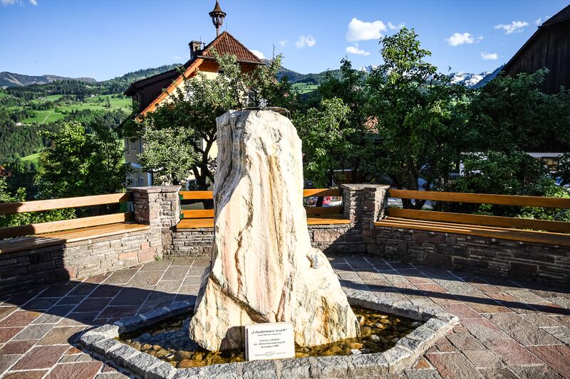 Datei:Felsenbrunnen assach-1000-2013-05-15.jpg