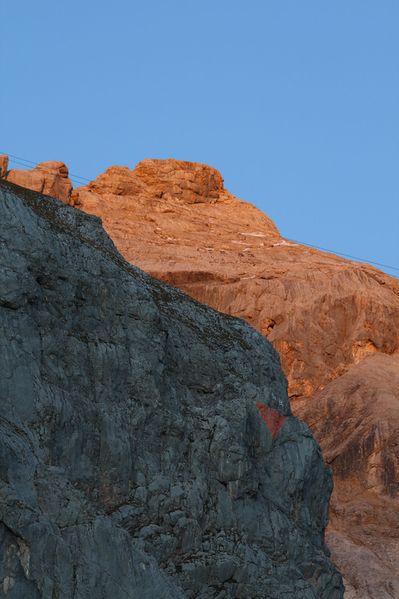 Datei:Dachsteinmassiv-südwand 24797 2008-11-05.jpg