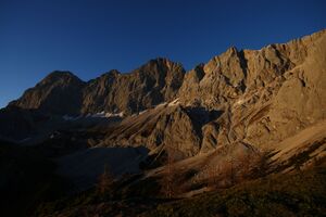 Dachsteinmassiv-südwand 24771 2008-11-05.jpg