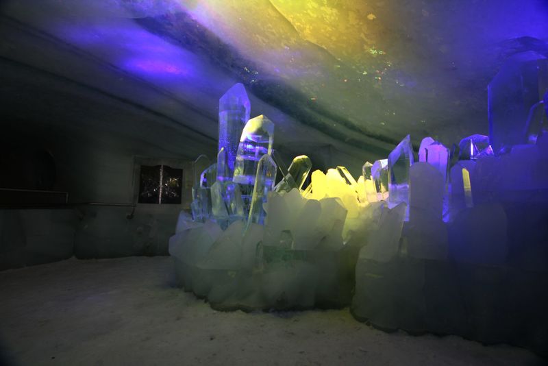 Datei:Eispalast dachsteingletscher 93013 2015-06-25.jpg