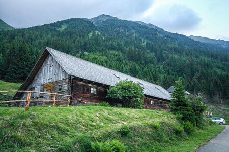 Kreutzerhütte katschtal 92625 2015-06-18.jpg