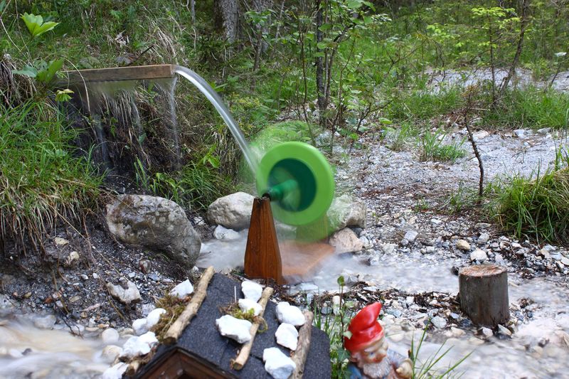 Datei:Wasserräder gradenbach 58601 2014-05-22.jpg