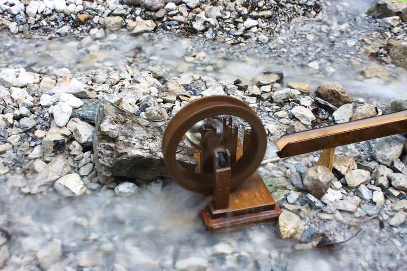 Datei:Wasserräder gradenbach 58591 2014-05-22.jpg