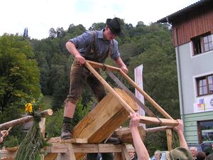Erntedankfest in Donnersbach 2004 Holzbearbeitung.JPG