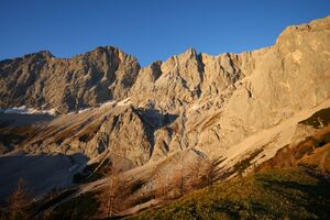 Dachsteinmassiv-südwand 24774 2008-11-05.jpg