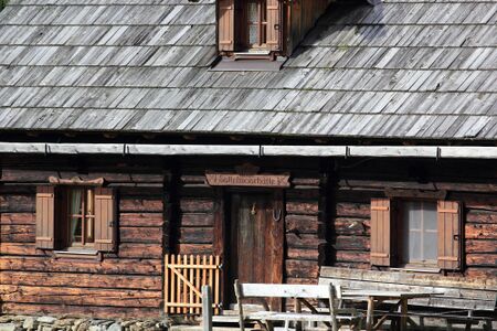 Sattelmoarhütte lärchkaralm 62122 2017-10-26.jpg