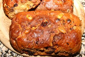 Kletzenbrot fertig 80207 2014-12-11.jpg