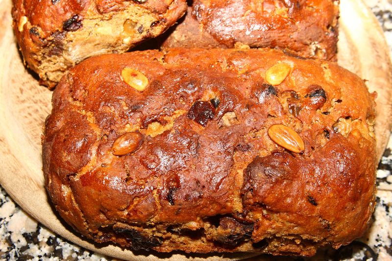 Datei:Kletzenbrot fertig 80207 2014-12-11.jpg