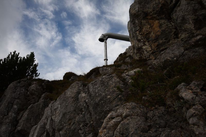 Datei:Lawinenstein sprengrohr 34452 2016-09-26.jpg