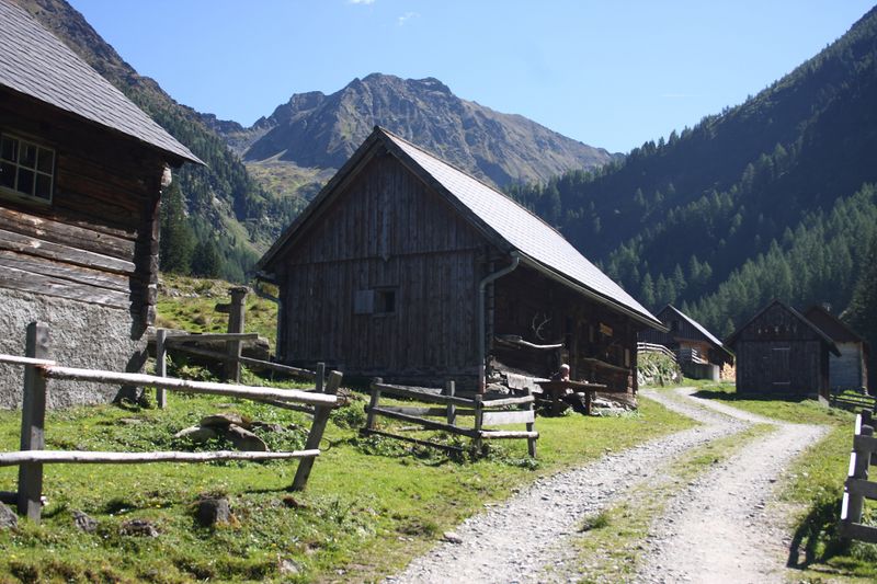 Datei:Schwoagahütte tuchmoaralm 547 13-09-05.jpg