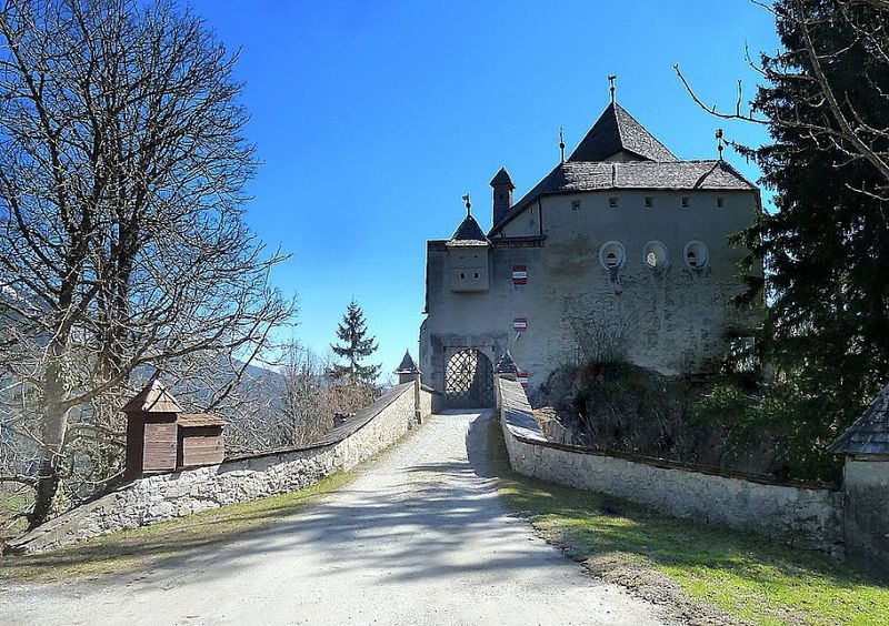 Datei:Burg Strechau0001.JPG