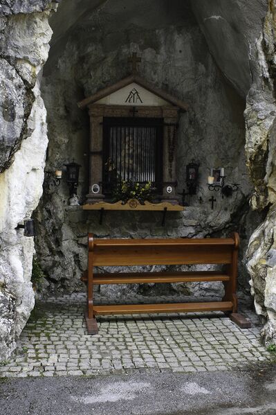 Datei:Frauenbild paß stein-400-2016-04-15.jpg