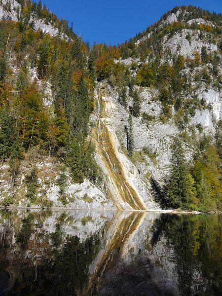 Datei:Wasserfall am Toplitzsee.jpg