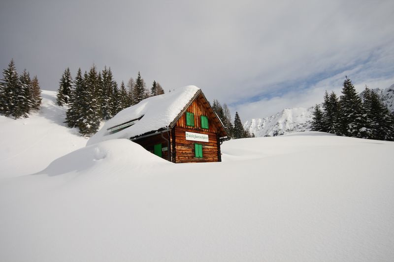 Datei:Duisitzkarseehütte 2960 2009-02-26.jpg