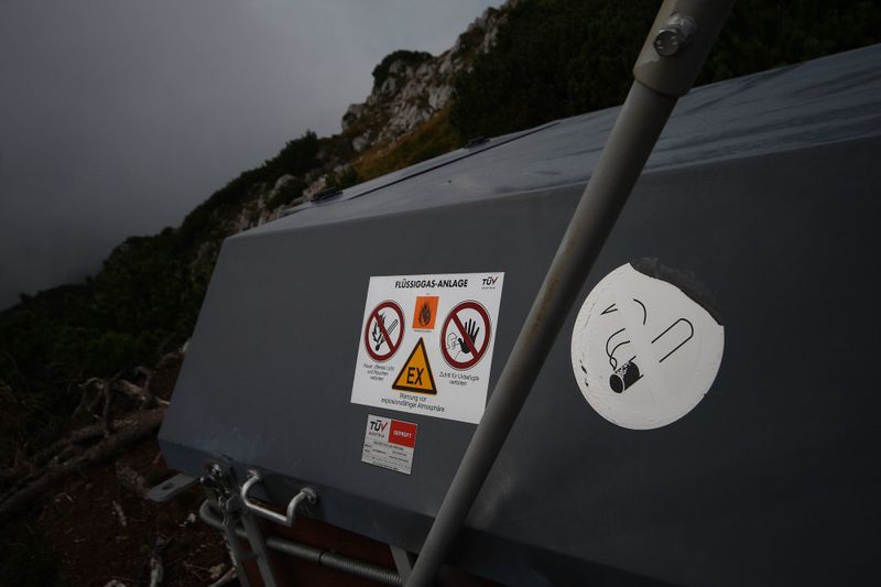 Datei:Lawinenstein sprengrohr 34459 2016-09-26.jpg