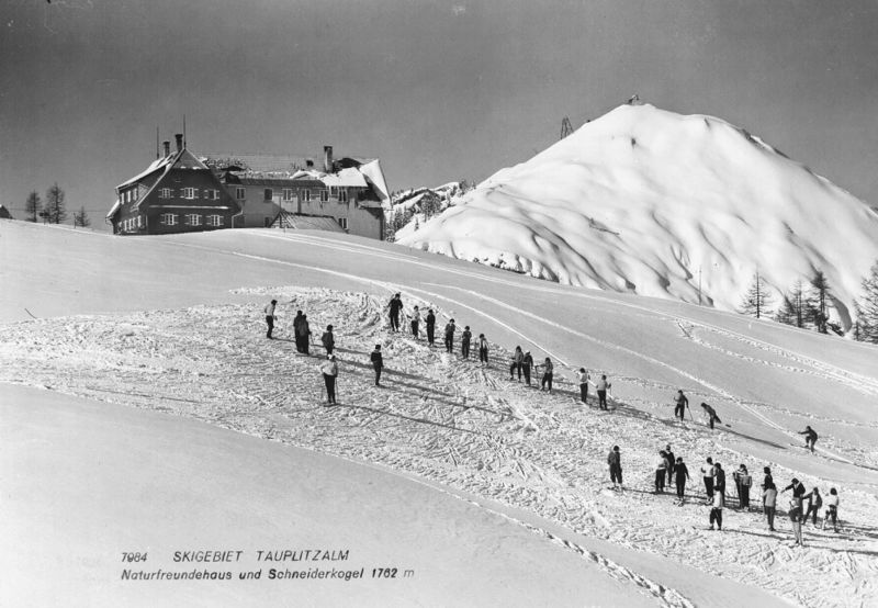 Datei:Naturfreundehaus Tauplitzalm Schneiderkogel.jpg