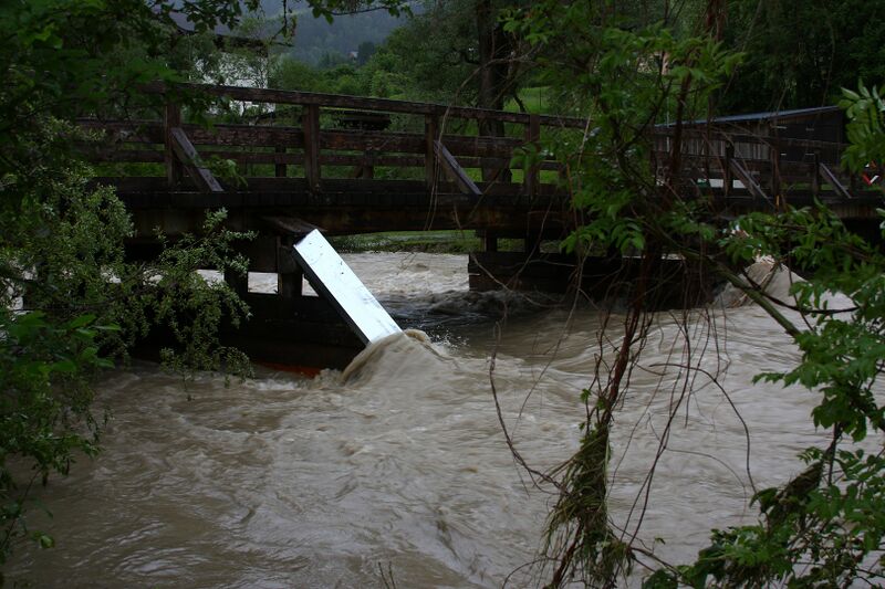 Datei:Lehenbrücke hochwasser 5056 13-06-02.JPG