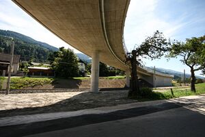 Bahnbrücke moosheim 99280 2015-08-28.jpg