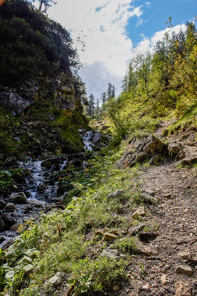 Datei:Eisengraben gerinne 624067-105-2020-05-27.jpg