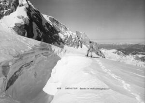 Hallstätter Gletscher Gletscherspalte.jpg