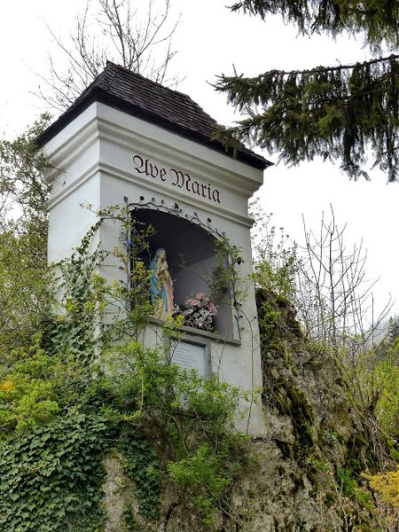 Datei:Marienbildstock in Stein1080097.JPG